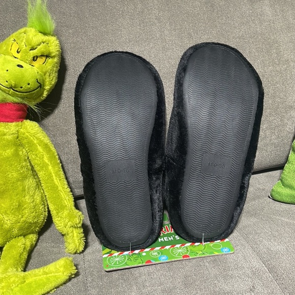 โSOLDโ๐๐Menโs Grinch Slippers๐๐ - Picture 4 of 4